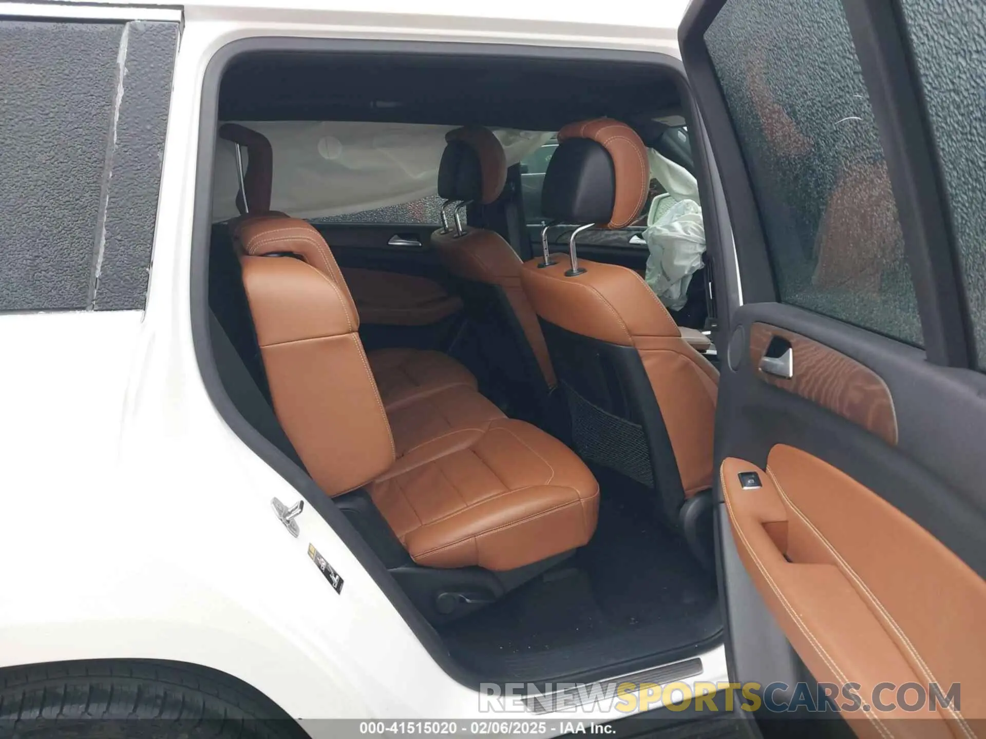 8 Photograph of a damaged car 4JGDF6EE0KB228719 MERCEDES-BENZ GLS 450 2019