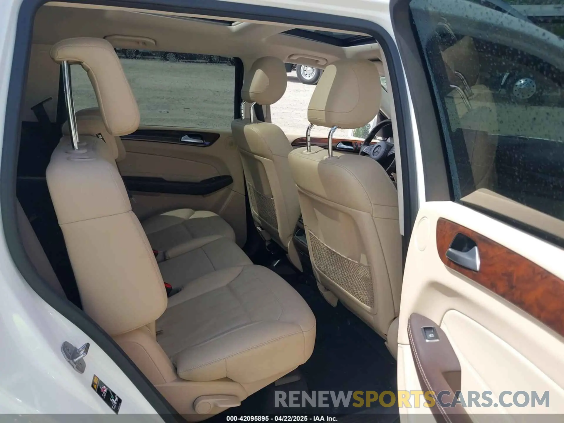 8 Photograph of a damaged car 4JGDF6EE0KB232821 MERCEDES-BENZ GLS 450 2019
