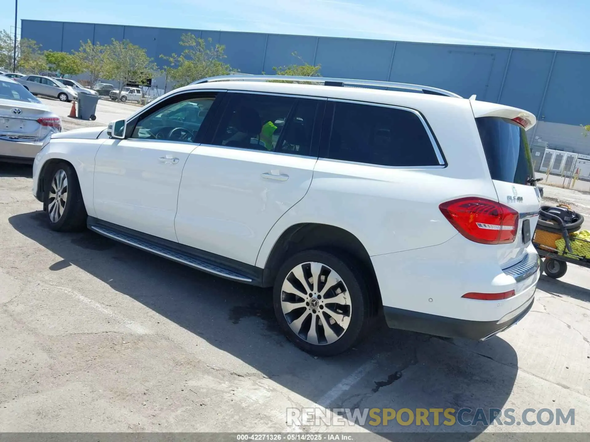 3 Photograph of a damaged car 4JGDF6EE0KB238926 MERCEDES-BENZ GLS 450 2019