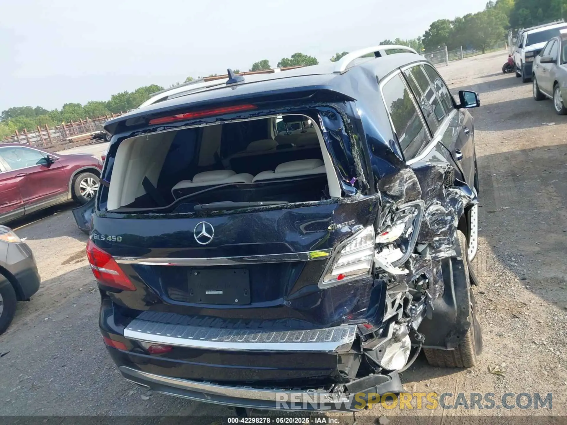 16 Photograph of a damaged car 4JGDF6EE1KB224162 MERCEDES-BENZ GLS 450 2019