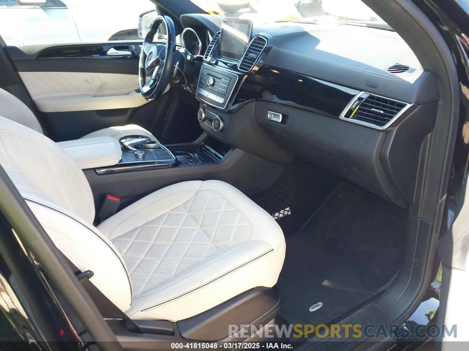 5 Photograph of a damaged car 4JGDF6EE2KB210870 MERCEDES-BENZ GLS 450 2019