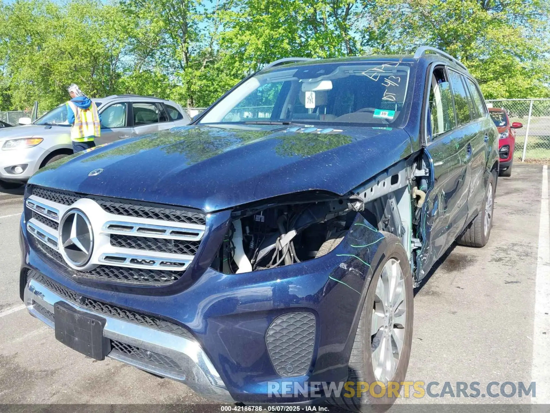 17 Photograph of a damaged car 4JGDF6EE3KB187387 MERCEDES-BENZ GLS 450 2019
