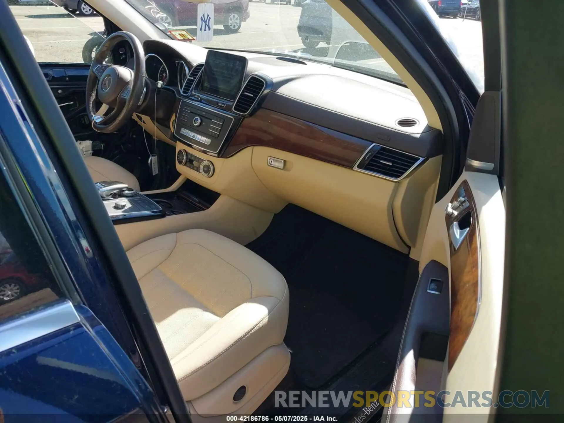 5 Photograph of a damaged car 4JGDF6EE3KB187387 MERCEDES-BENZ GLS 450 2019