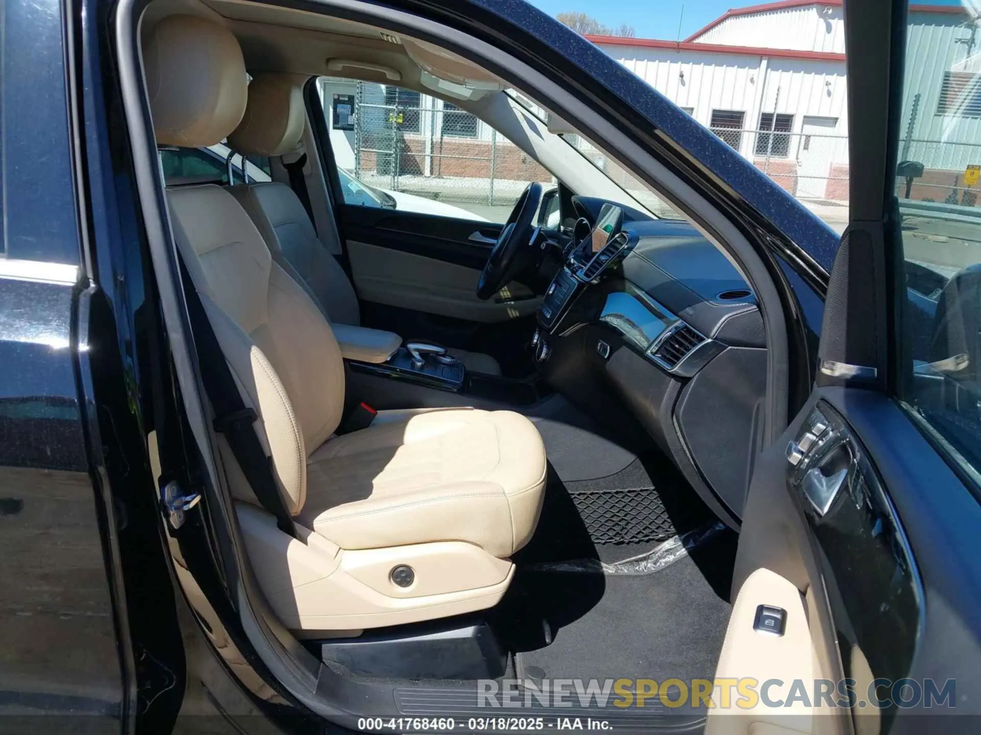 5 Photograph of a damaged car 4JGDF6EE5KB215061 MERCEDES-BENZ GLS 450 2019
