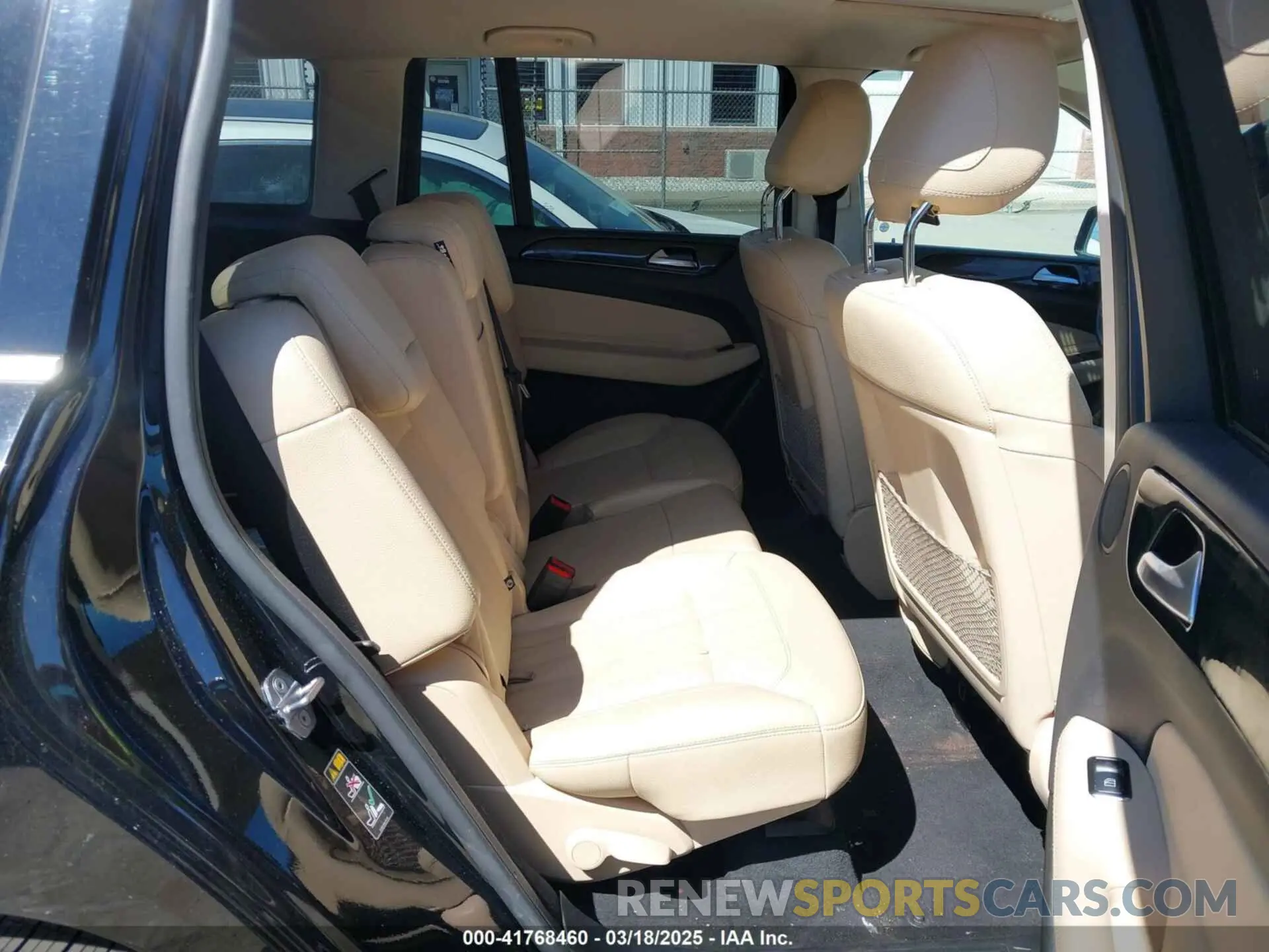 8 Photograph of a damaged car 4JGDF6EE5KB215061 MERCEDES-BENZ GLS 450 2019