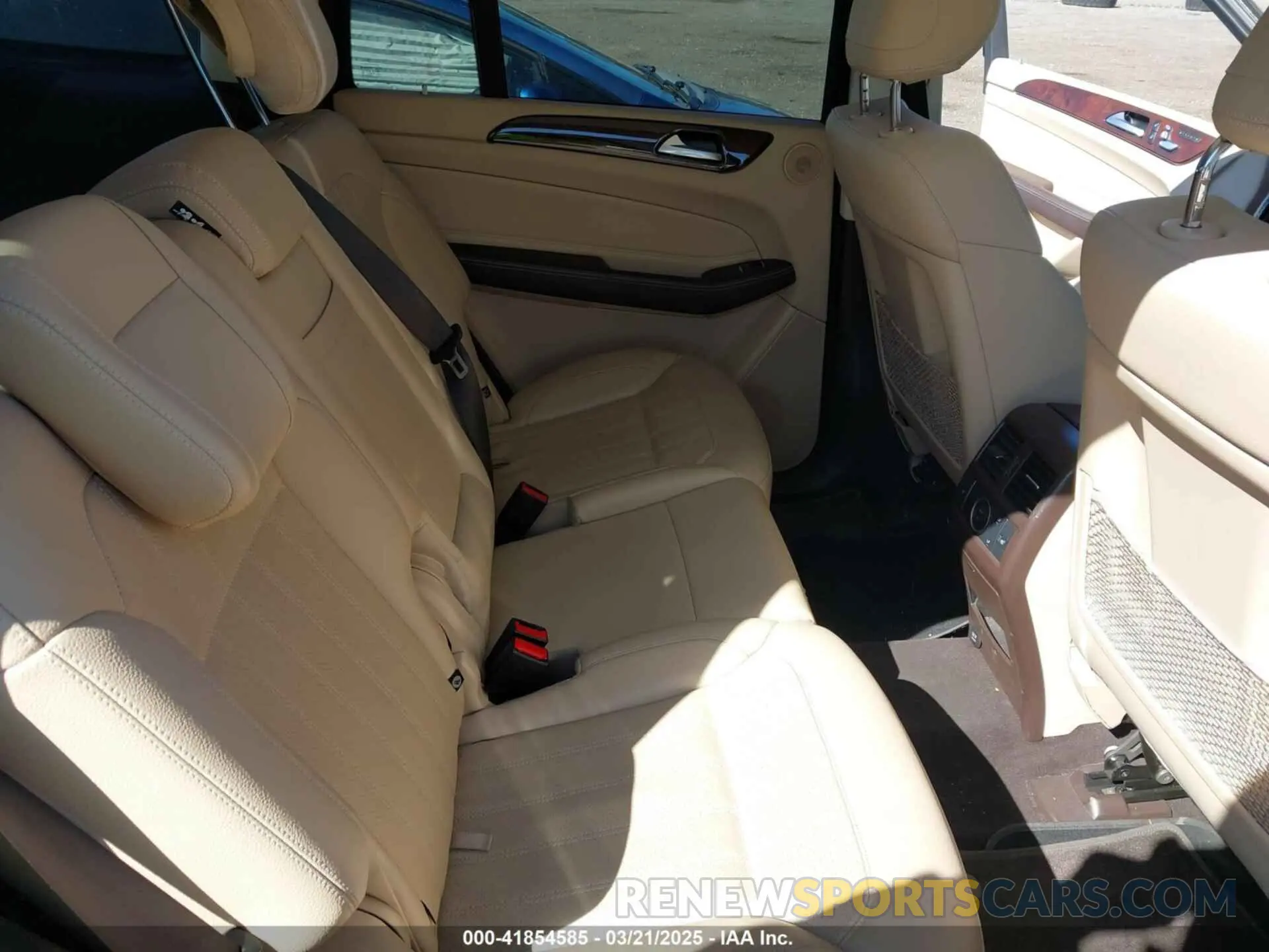 8 Photograph of a damaged car 4JGDF6EE5KB233575 MERCEDES-BENZ GLS 450 2019