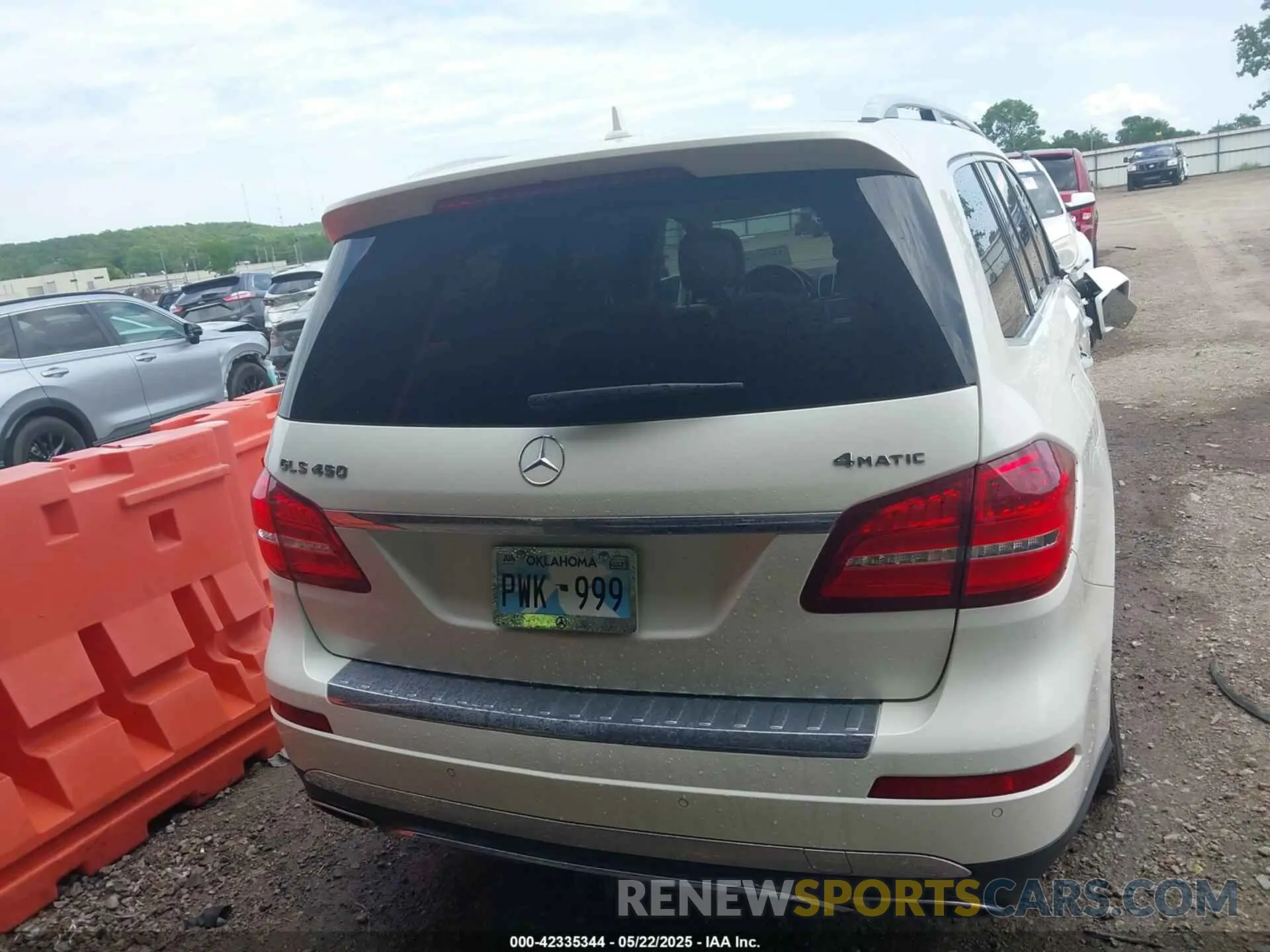 17 Photograph of a damaged car 4JGDF6EE6KB219197 MERCEDES-BENZ GLS 450 2019