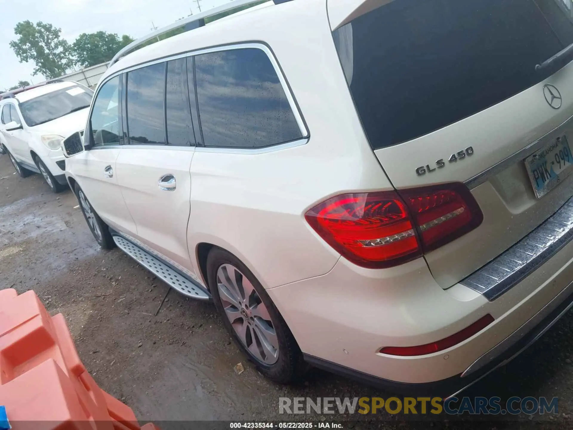 3 Photograph of a damaged car 4JGDF6EE6KB219197 MERCEDES-BENZ GLS 450 2019