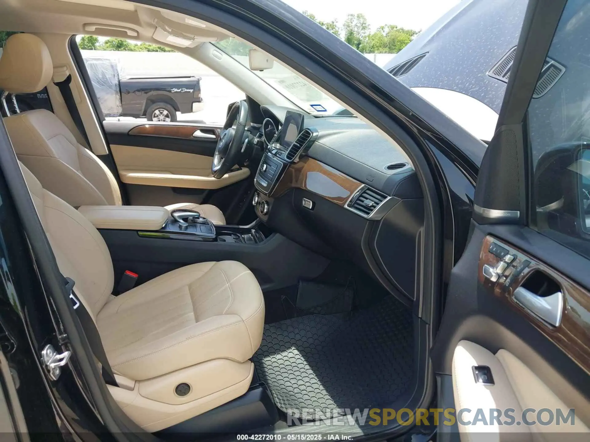 5 Photograph of a damaged car 4JGDF6EE9KB201924 MERCEDES-BENZ GLS 450 2019