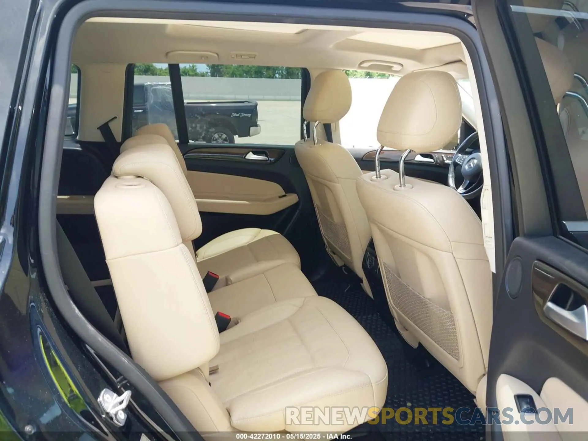 8 Photograph of a damaged car 4JGDF6EE9KB201924 MERCEDES-BENZ GLS 450 2019