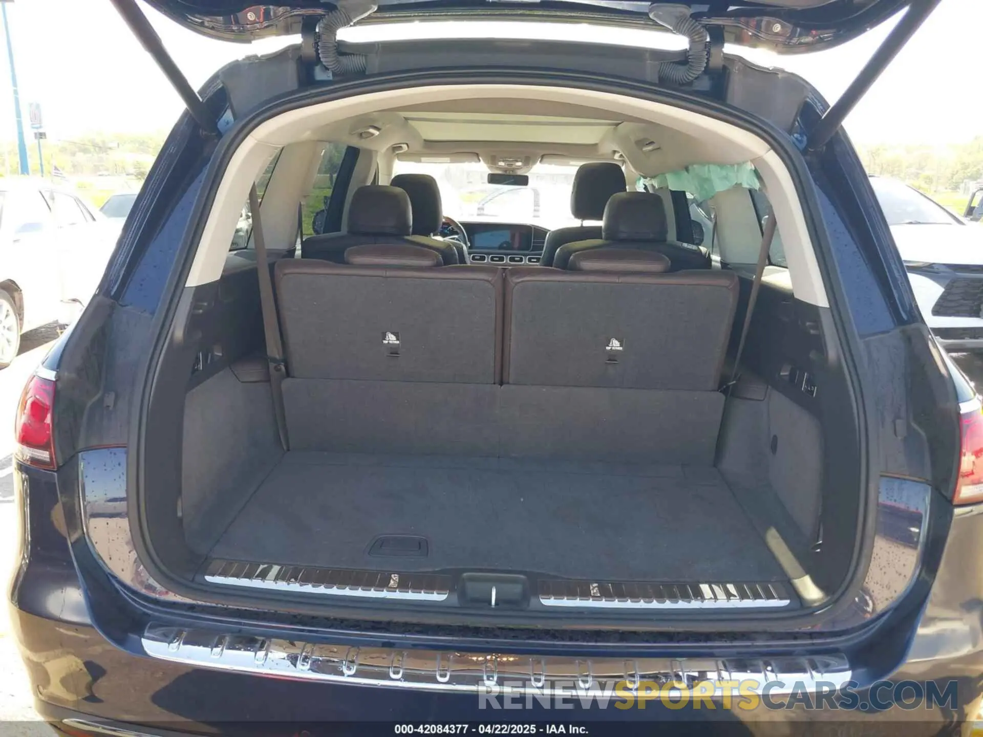 18 Photograph of a damaged car 4JGFF5KE2LA131407 MERCEDES-BENZ GLS 450 2020