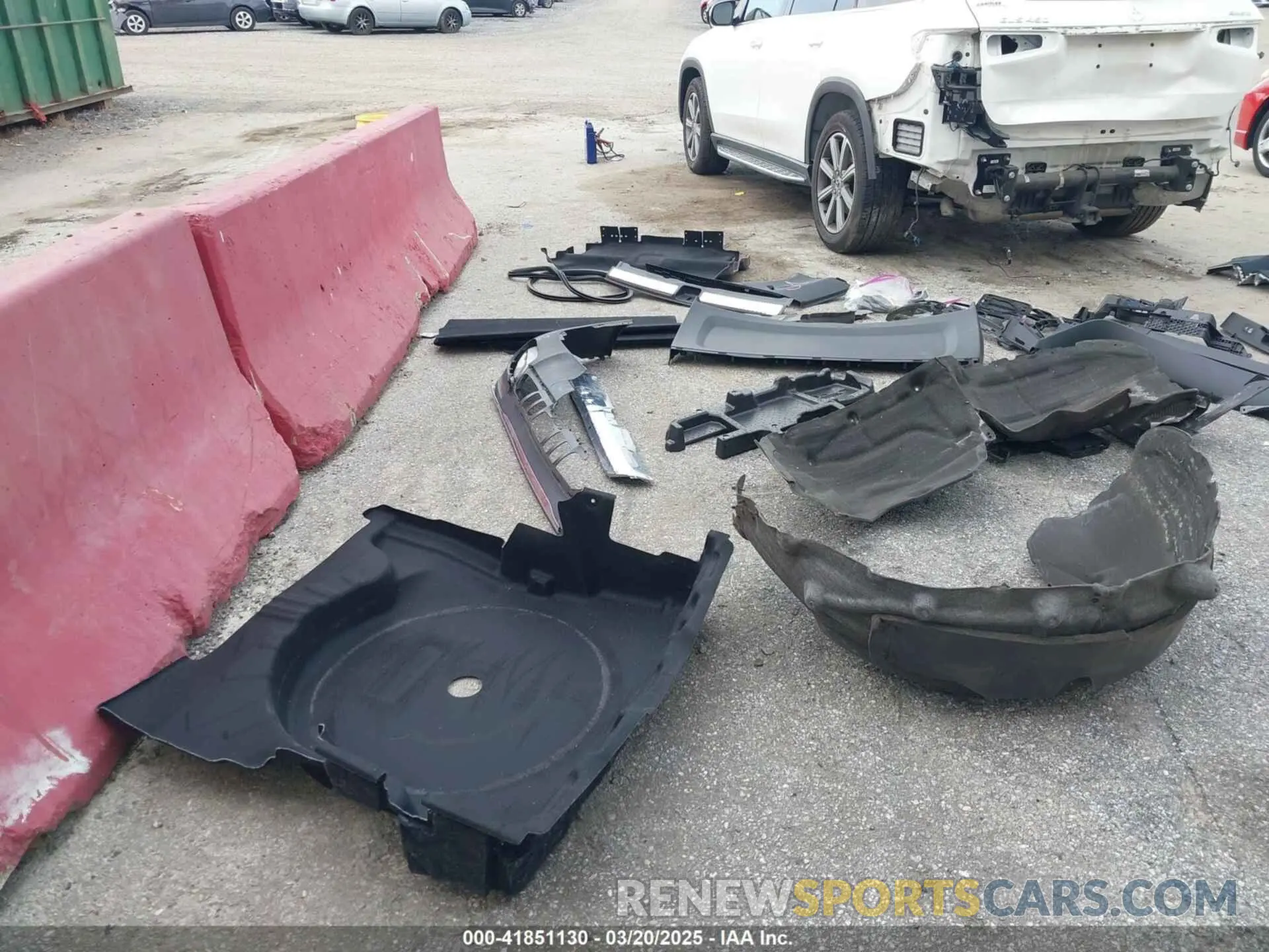 19 Photograph of a damaged car 4JGFF5KE2LA206879 MERCEDES-BENZ GLS 450 2020