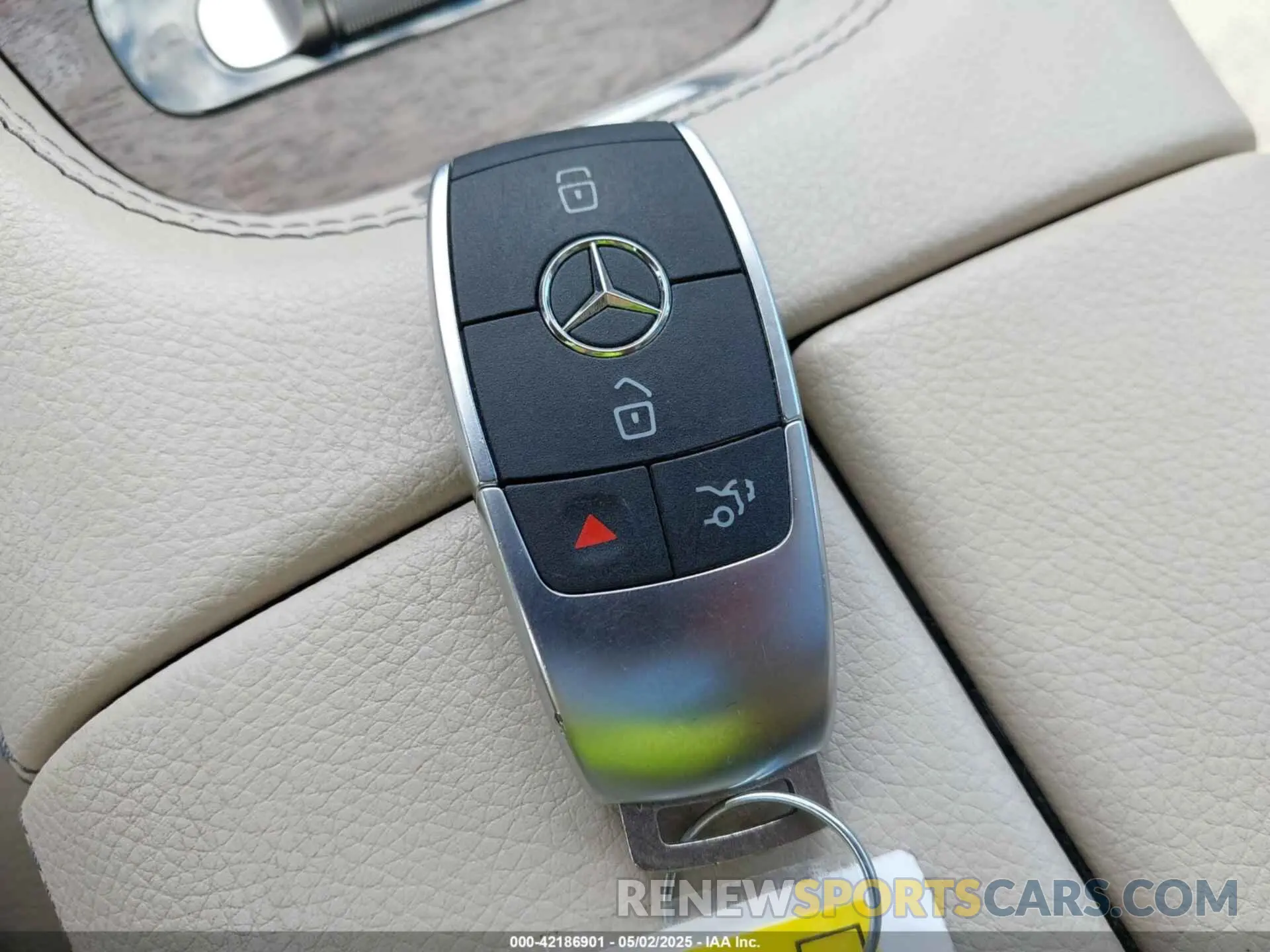 11 Photograph of a damaged car 4JGFF5KE7LA216047 MERCEDES-BENZ GLS 450 2020