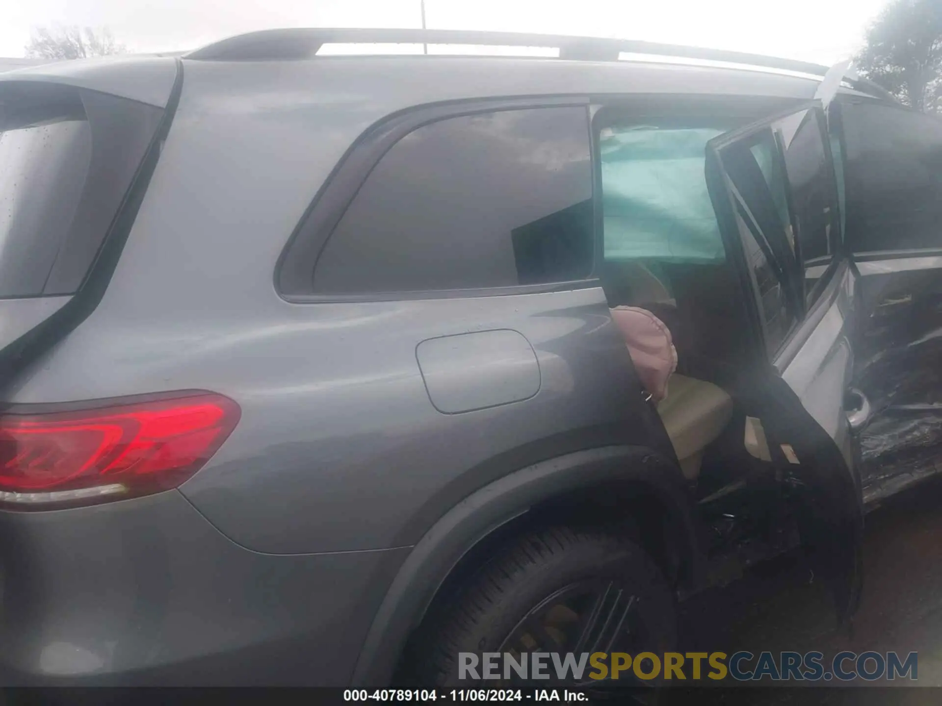17 Photograph of a damaged car 4JGFF5KE0NA599445 MERCEDES-BENZ GLS 450 2022