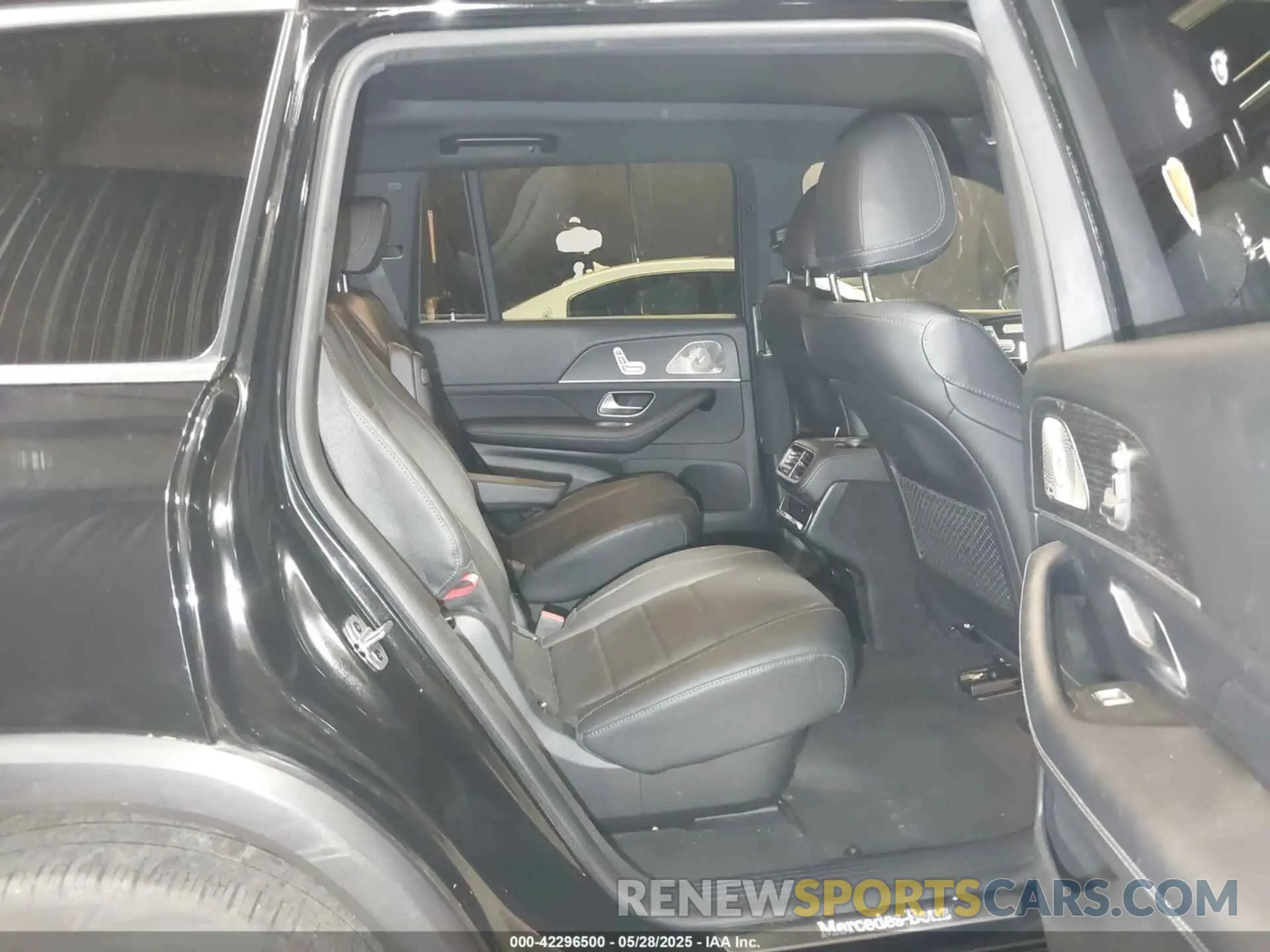 8 Photograph of a damaged car 4JGFF5KE8NA733344 MERCEDES-BENZ GLS 450 2022
