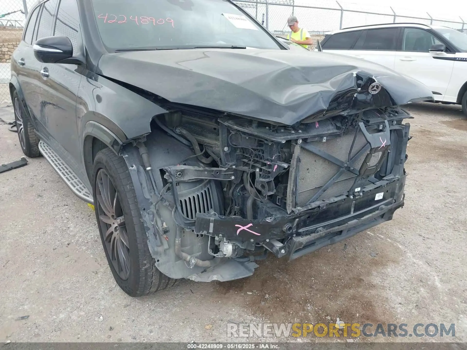 17 Photograph of a damaged car 4JGFF5KE6PA936445 MERCEDES-BENZ GLS 450 2023