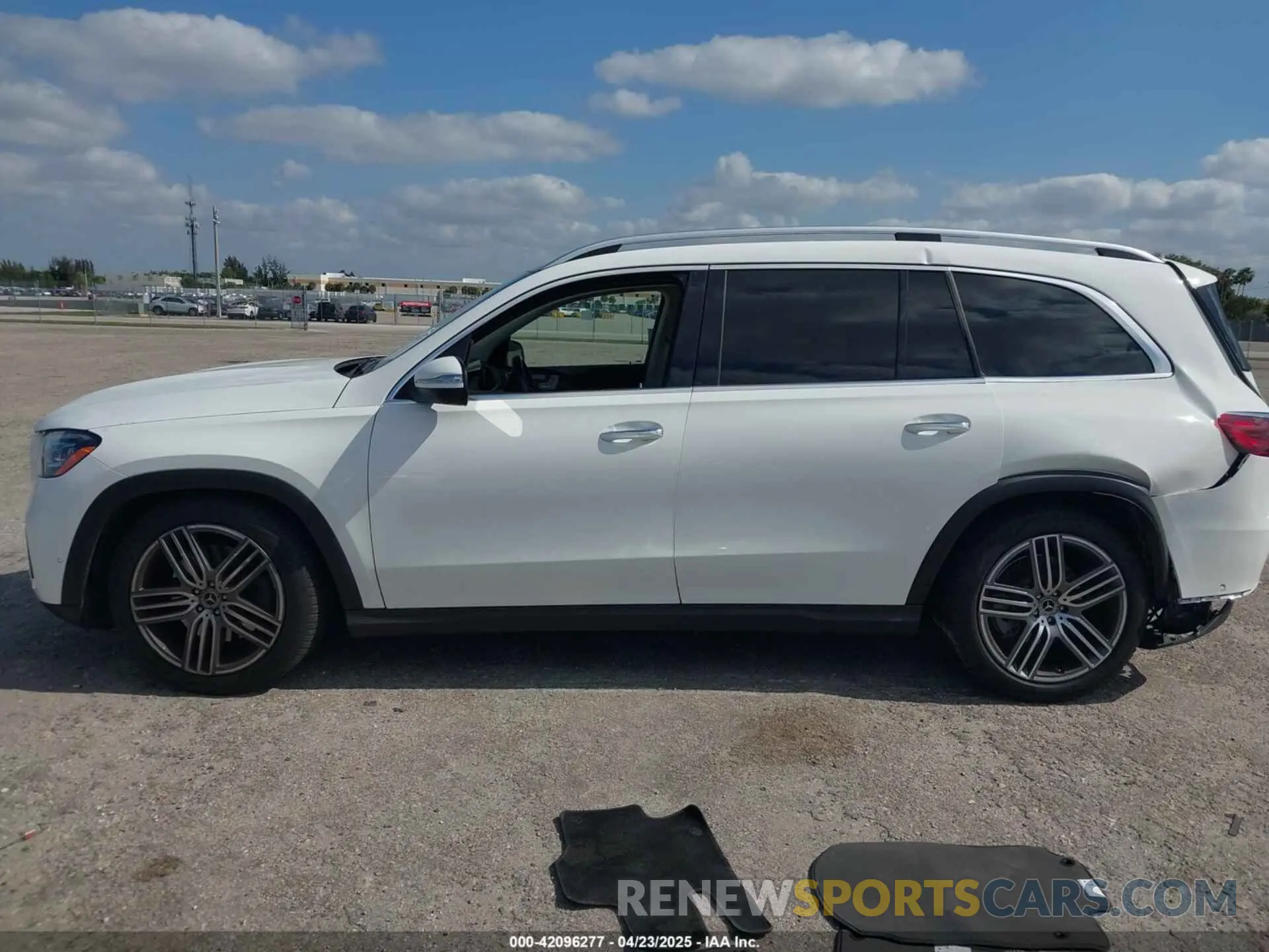 14 Photograph of a damaged car 4JGFF5KE0RB133823 MERCEDES-BENZ GLS 450 2024