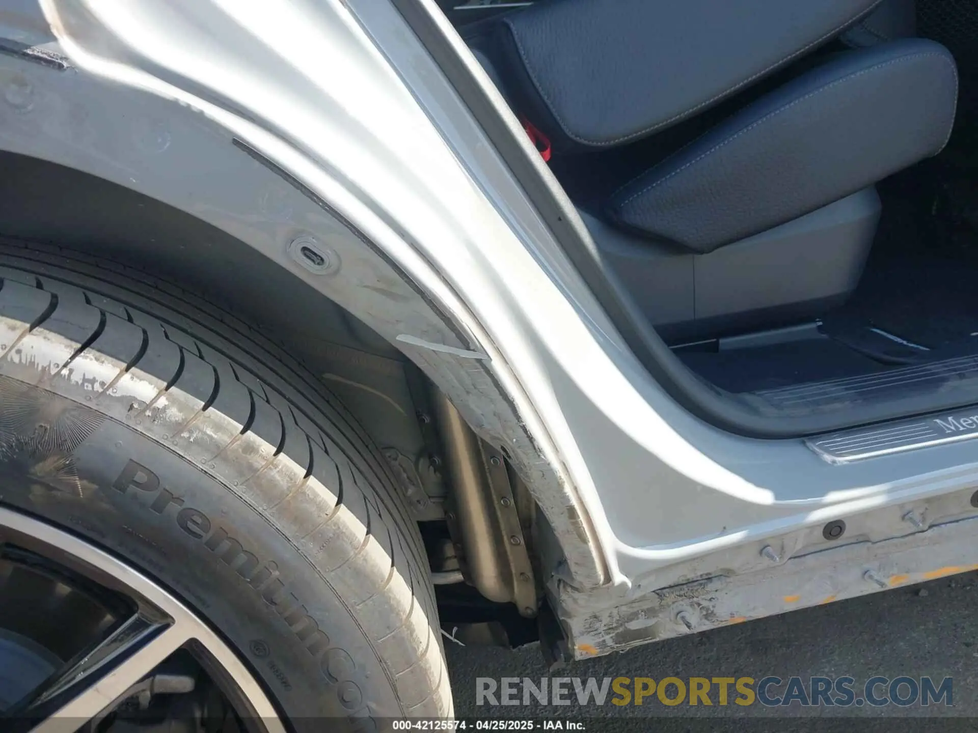 19 Photograph of a damaged car 4JGFF5KE3RB117003 MERCEDES-BENZ GLS 450 2024