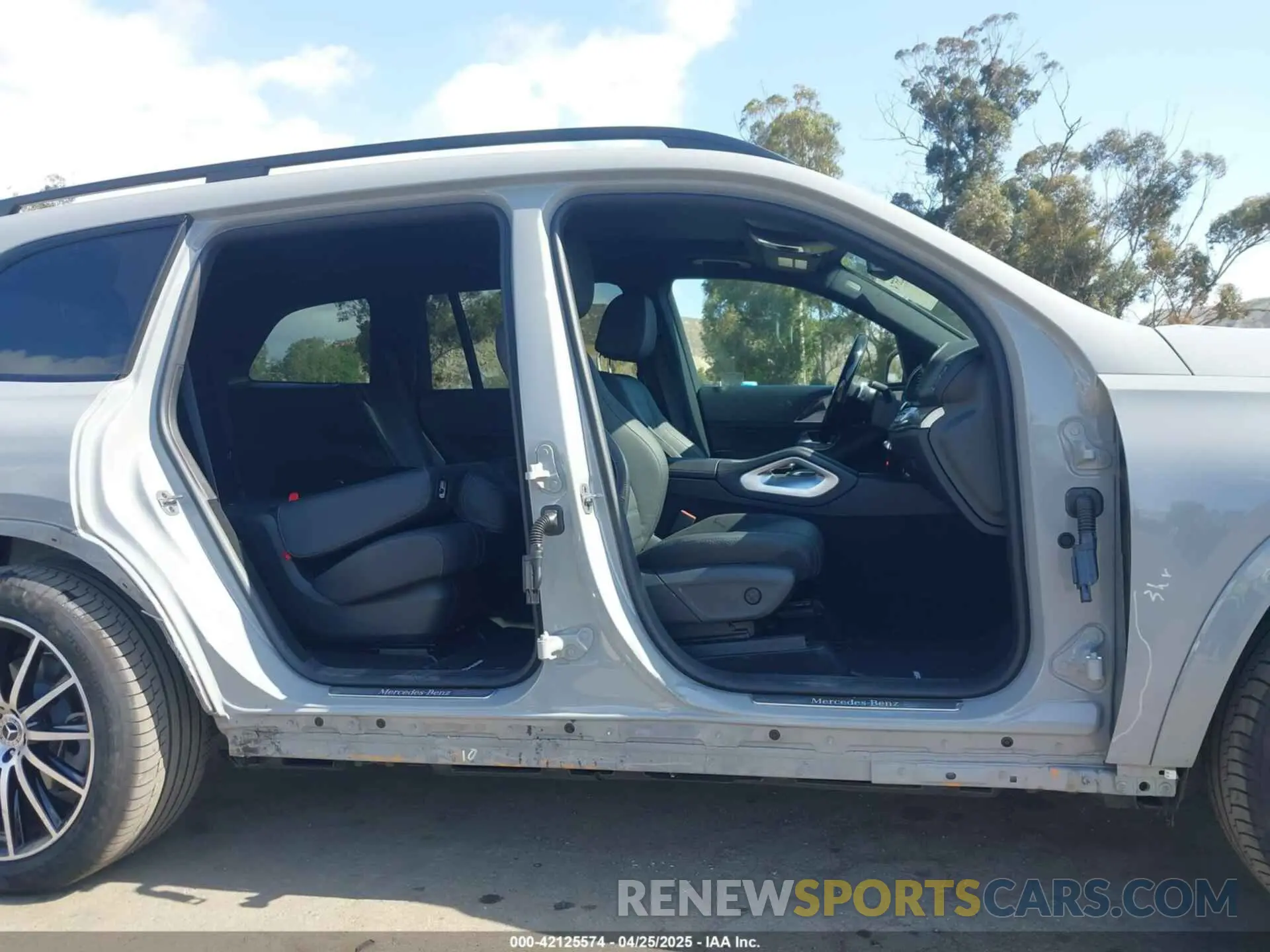 6 Photograph of a damaged car 4JGFF5KE3RB117003 MERCEDES-BENZ GLS 450 2024