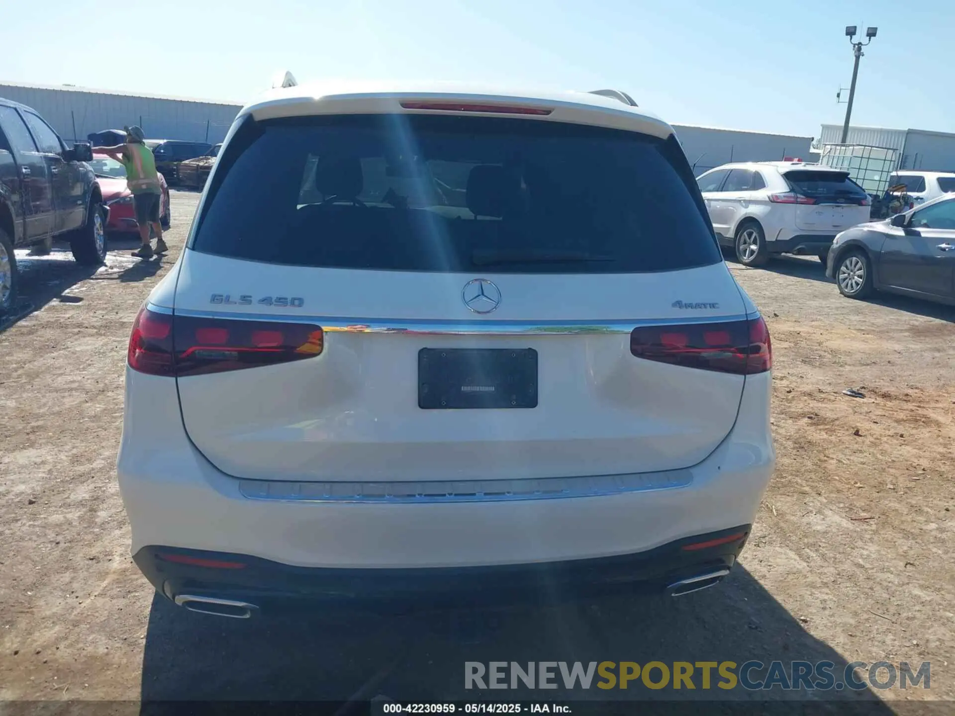 17 Photograph of a damaged car 4JGFF5KE7RB112158 MERCEDES-BENZ GLS 450 2024