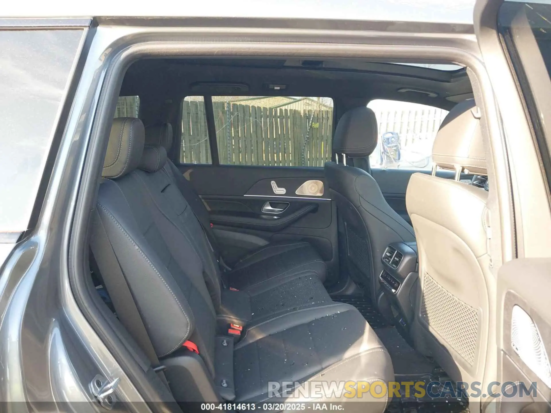 8 Photograph of a damaged car 4JGFF5KEXSB308035 MERCEDES-BENZ GLS 450 2025