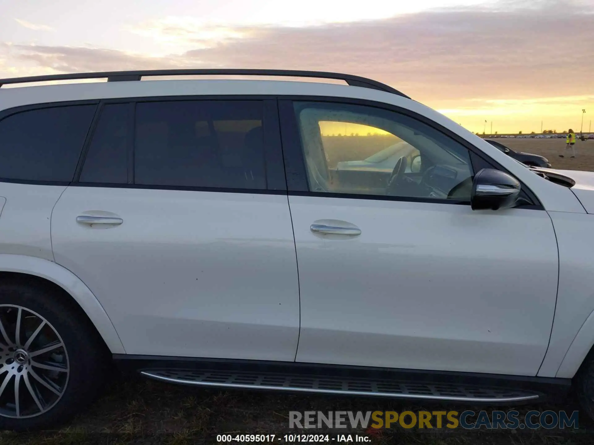 13 Photograph of a damaged car 4JGFF8GE0PA994769 MERCEDES-BENZ GLS 580 2023