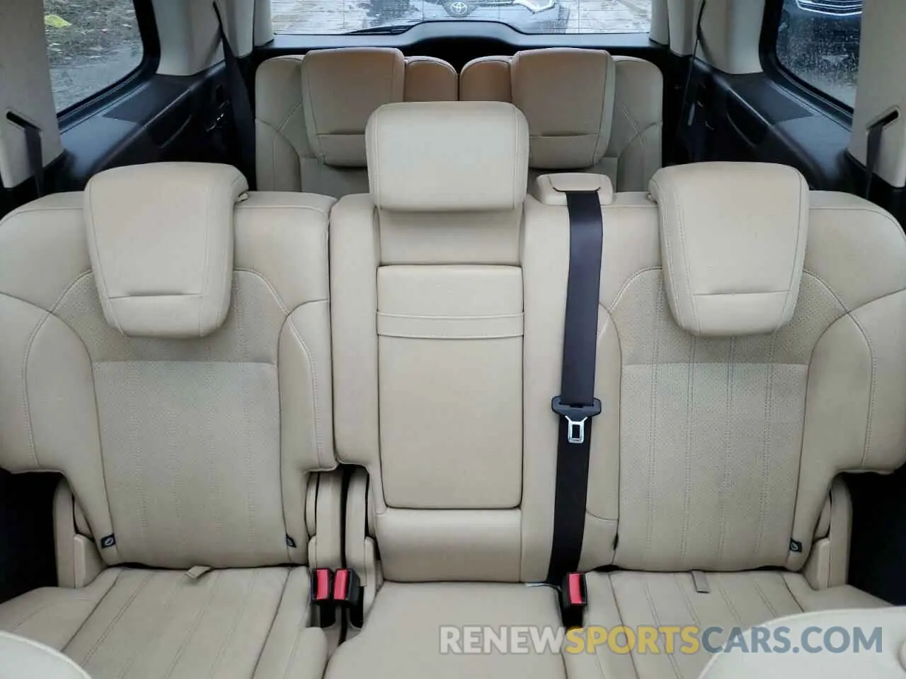 10 Photograph of a damaged car 4JGDF6EE1KB224436 MERCEDES-BENZ GLS-CLASS 2019