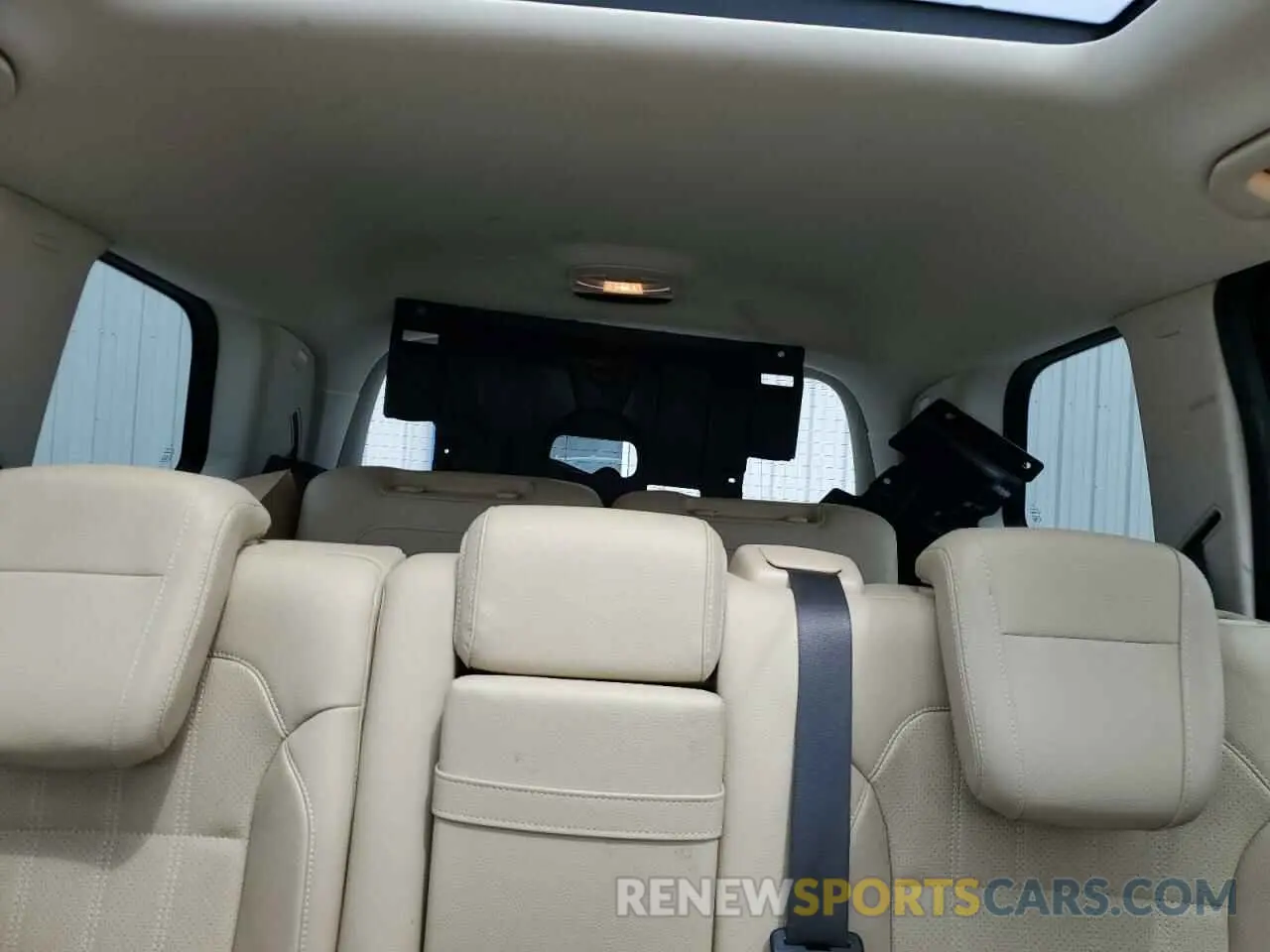 10 Photograph of a damaged car 4JGDF6EE1KB236215 MERCEDES-BENZ GLS-CLASS 2019