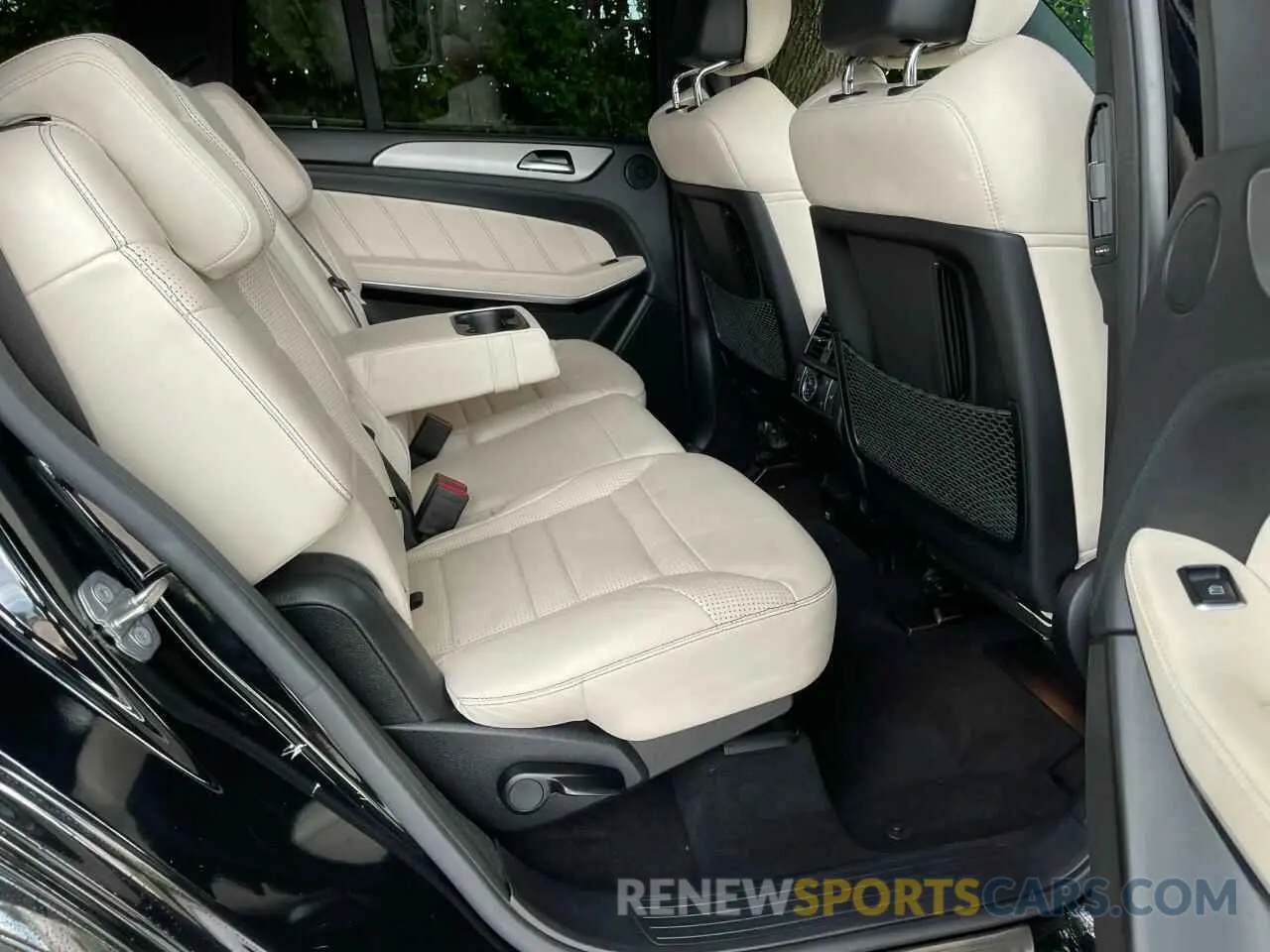 6 Photograph of a damaged car 4JGDF7FE1KB235179 MERCEDES-BENZ GLS-CLASS 2019