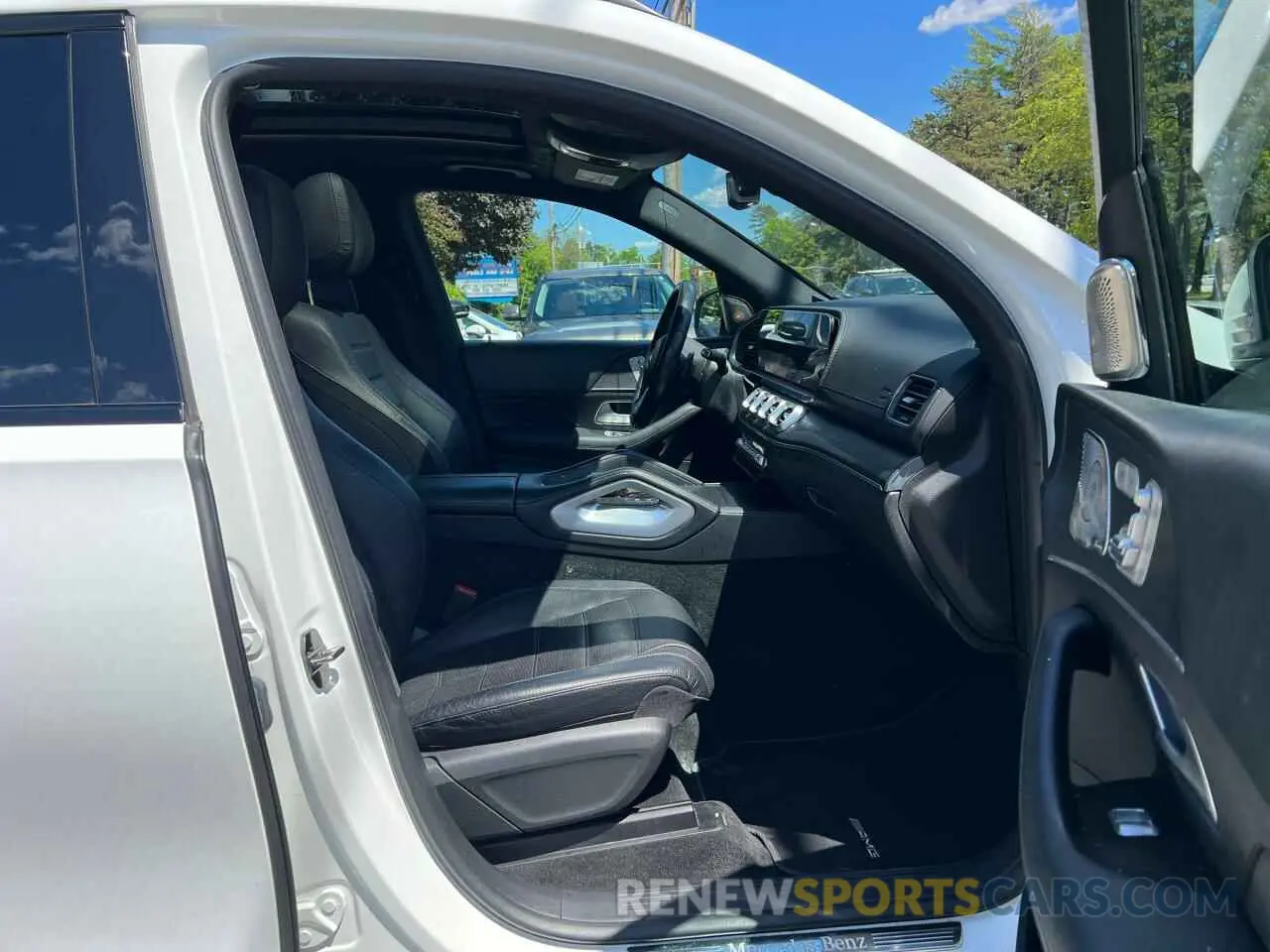 5 Photograph of a damaged car 4JGFF5KE0NA658946 MERCEDES-BENZ GLS-CLASS 2022