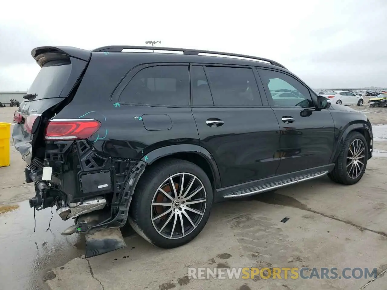 3 Photograph of a damaged car 4JGFF5KE1NA701996 MERCEDES-BENZ GLS-CLASS 2022