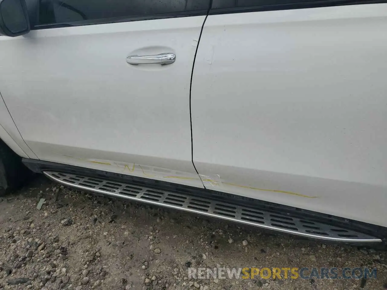 13 Photograph of a damaged car 4JGFF5KE4NA808217 MERCEDES-BENZ GLS-CLASS 2022