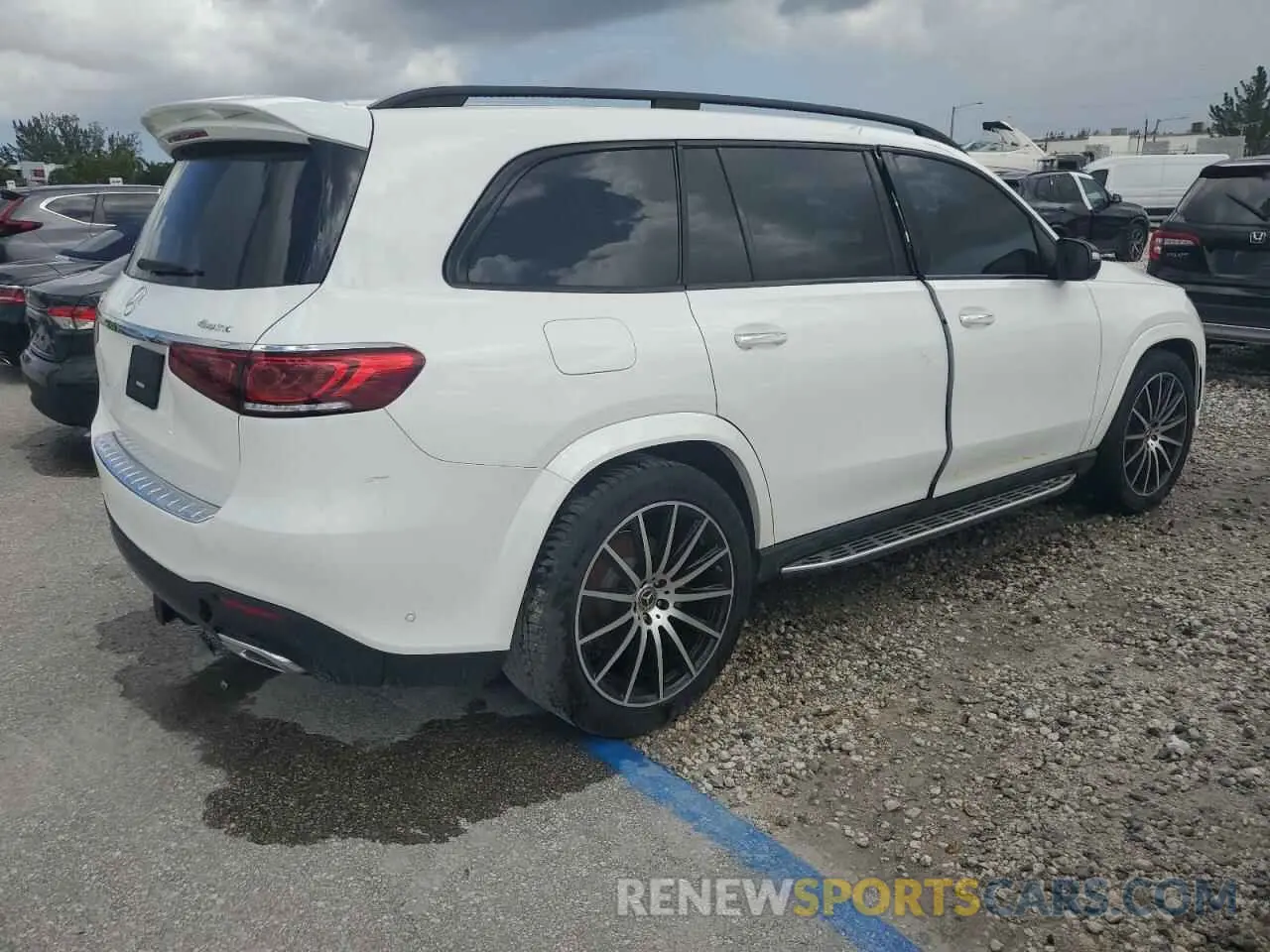 3 Photograph of a damaged car 4JGFF5KE4NA808217 MERCEDES-BENZ GLS-CLASS 2022