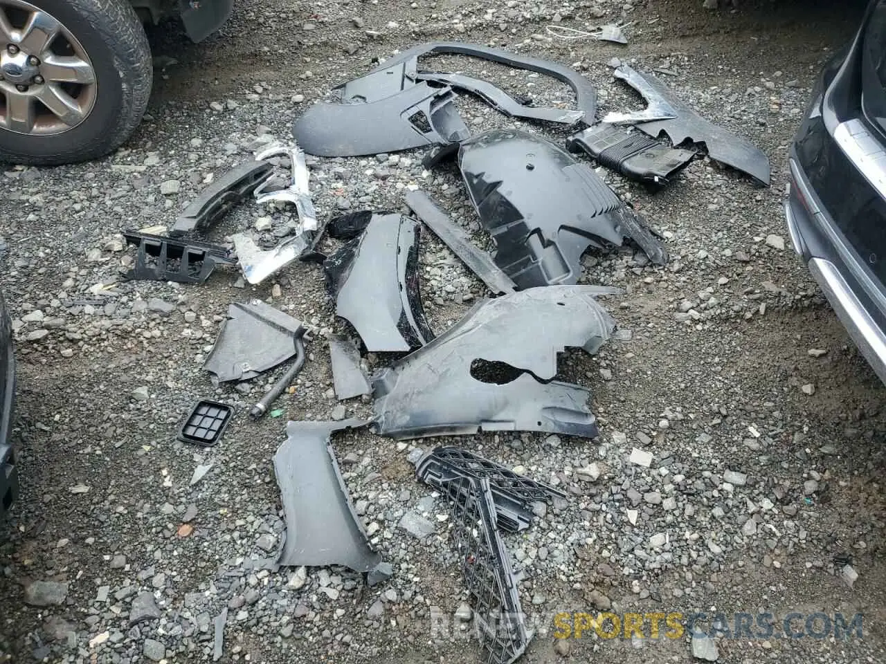 13 Photograph of a damaged car 4JGFF5KE9NA716147 MERCEDES-BENZ GLS-CLASS 2022