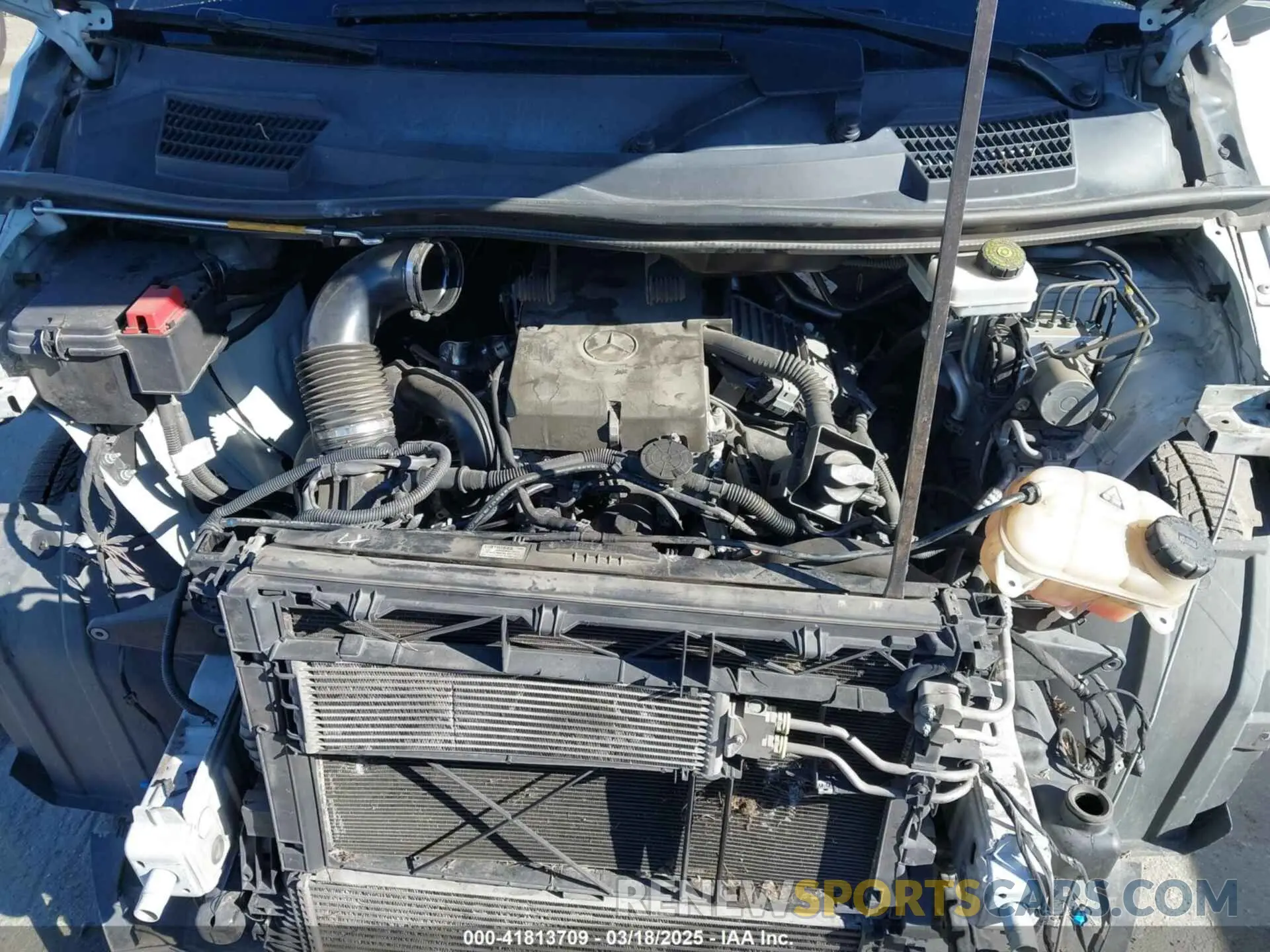 10 Photograph of a damaged car WD3PG2EAXK3530575 MERCEDES-BENZ METRIS 2019