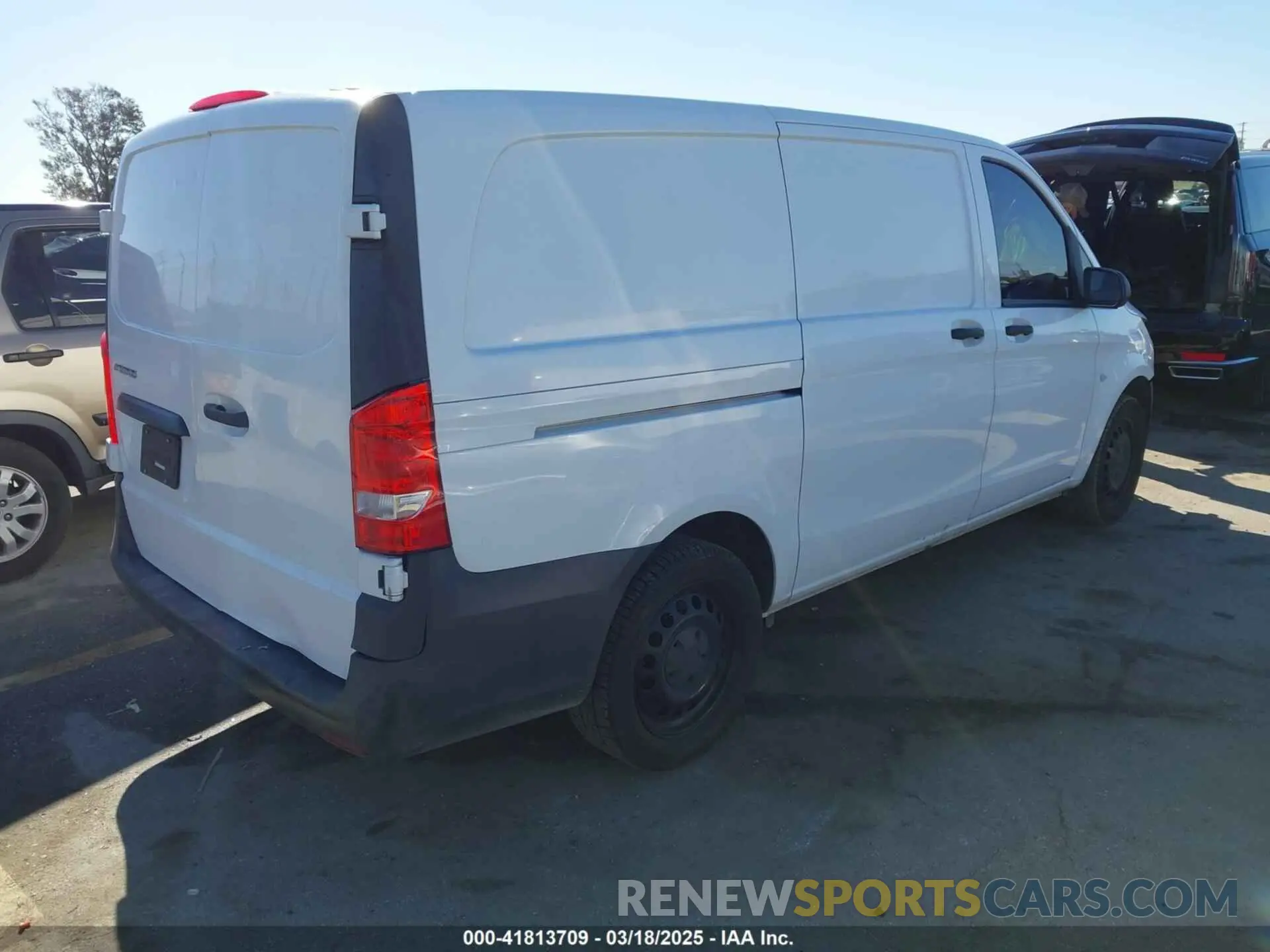 4 Photograph of a damaged car WD3PG2EAXK3530575 MERCEDES-BENZ METRIS 2019