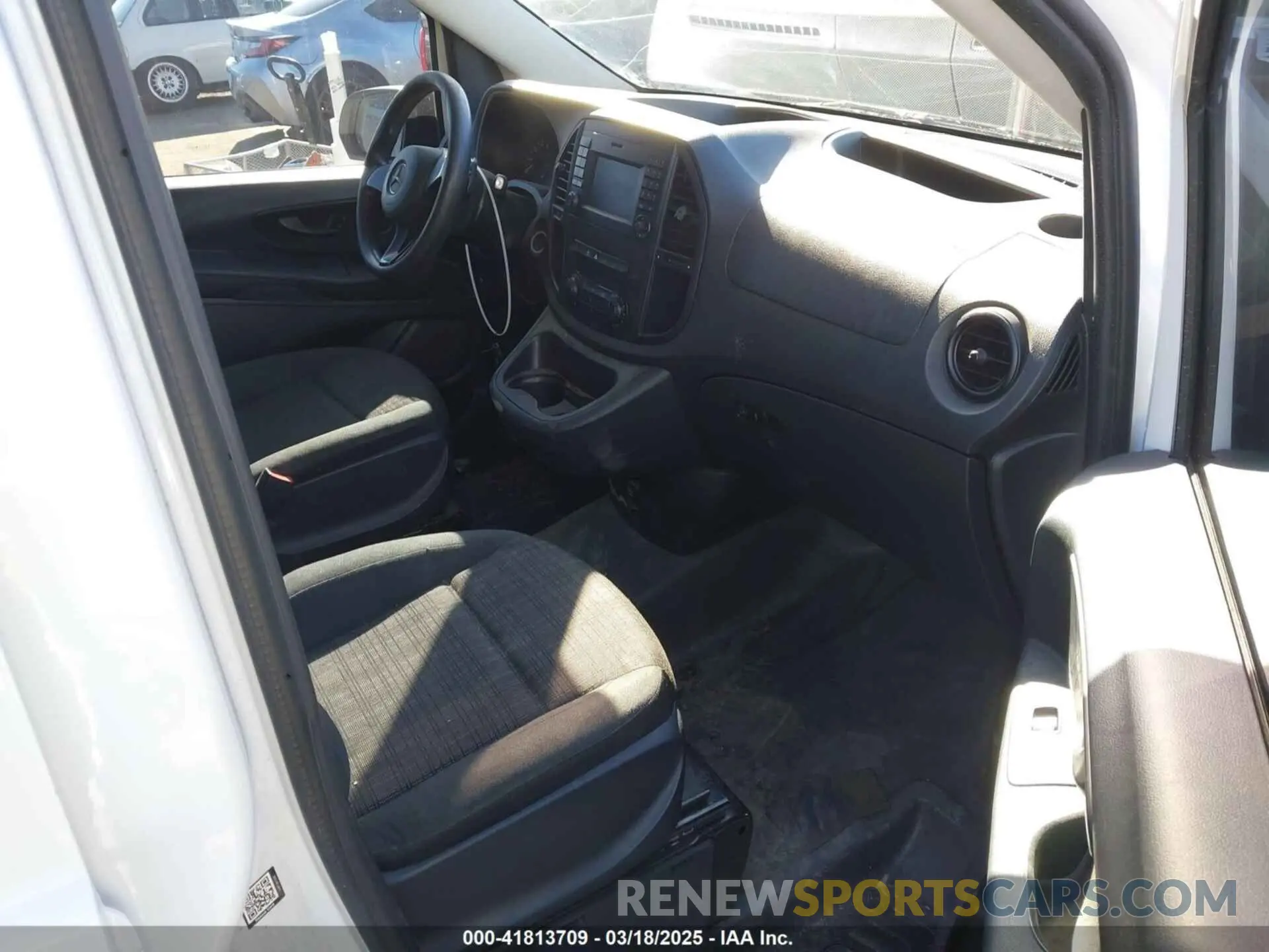 5 Photograph of a damaged car WD3PG2EAXK3530575 MERCEDES-BENZ METRIS 2019