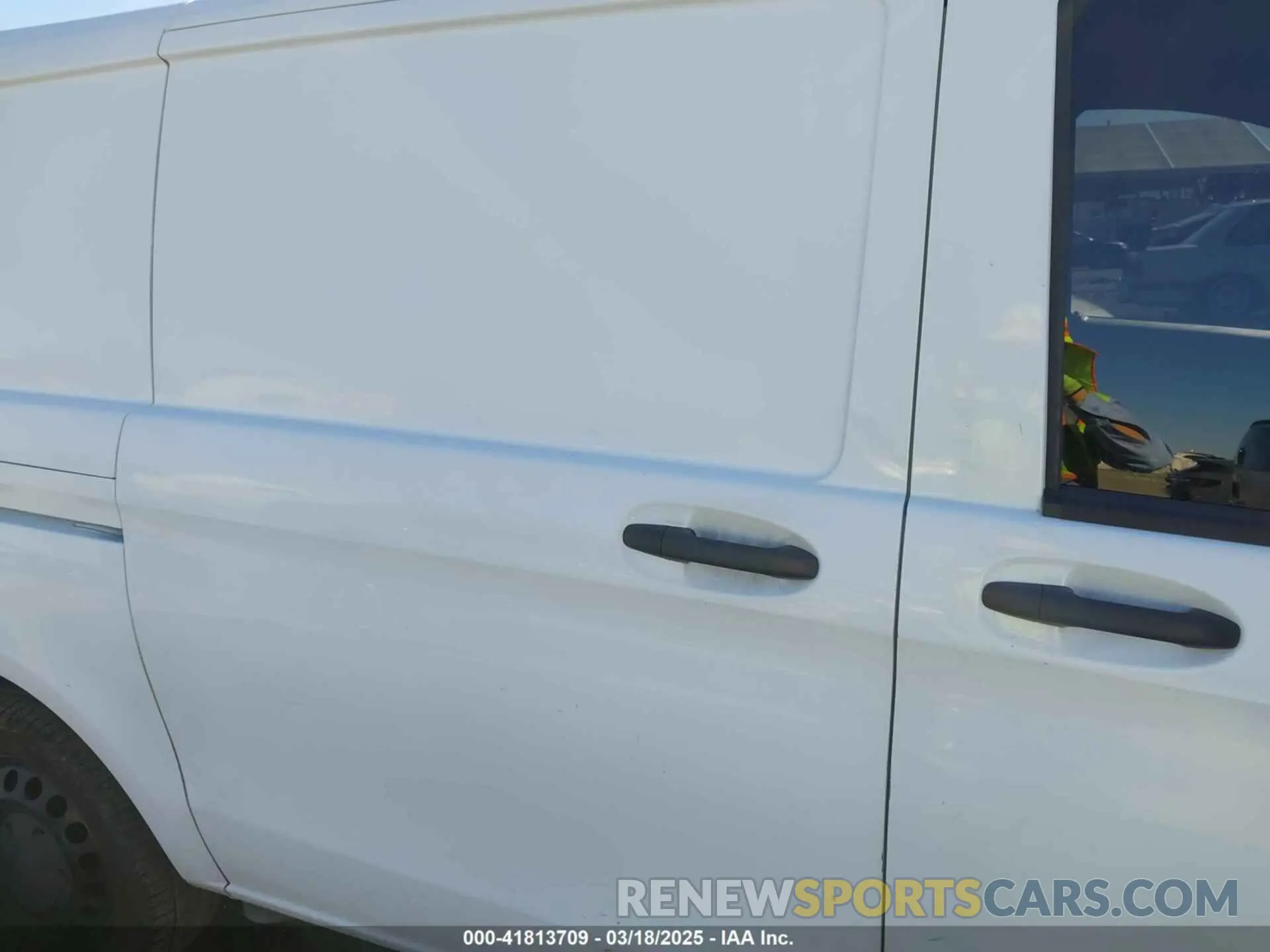 8 Photograph of a damaged car WD3PG2EAXK3530575 MERCEDES-BENZ METRIS 2019