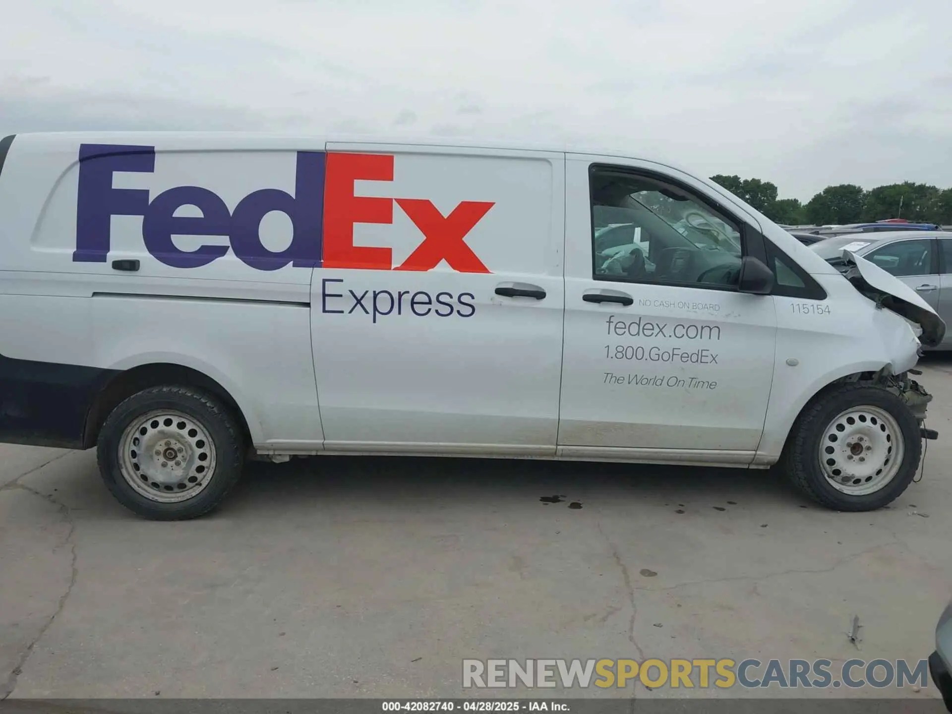 14 Photograph of a damaged car WD3PG3EA3K3533680 MERCEDES-BENZ METRIS 2019