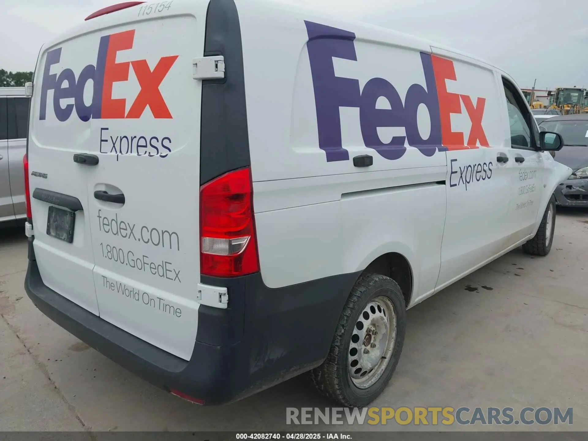 4 Photograph of a damaged car WD3PG3EA3K3533680 MERCEDES-BENZ METRIS 2019