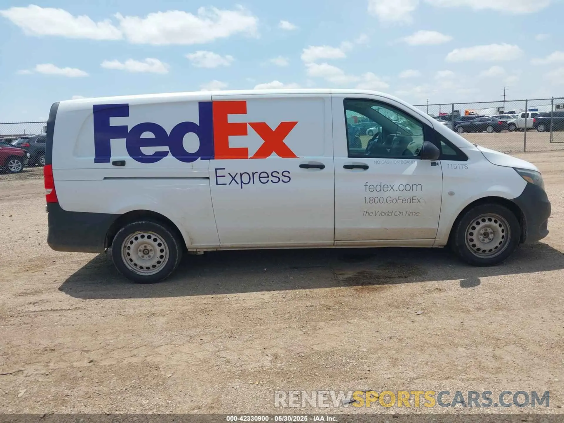 13 Photograph of a damaged car WD3PG3EA6K3532877 MERCEDES-BENZ METRIS 2019