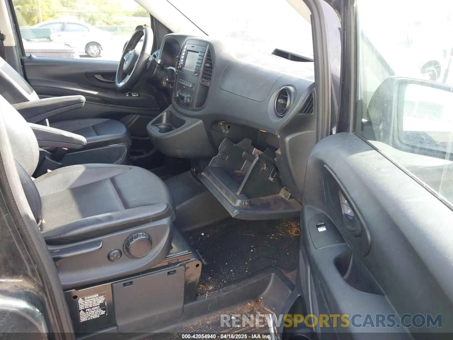 5 Photograph of a damaged car WD4PG2EE1K3519463 MERCEDES-BENZ METRIS 2019