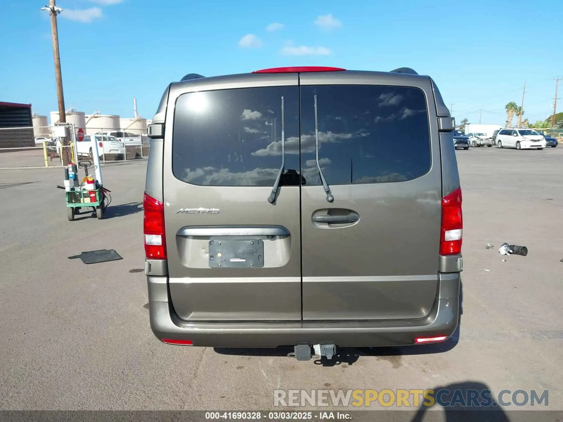 17 Photograph of a damaged car WD4PG2EE3K3523210 MERCEDES-BENZ METRIS 2019