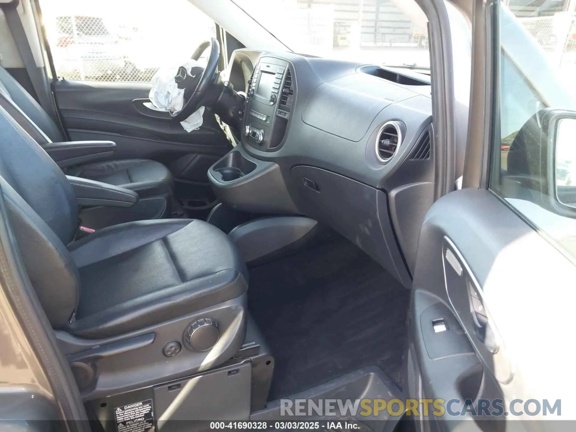 5 Photograph of a damaged car WD4PG2EE3K3523210 MERCEDES-BENZ METRIS 2019