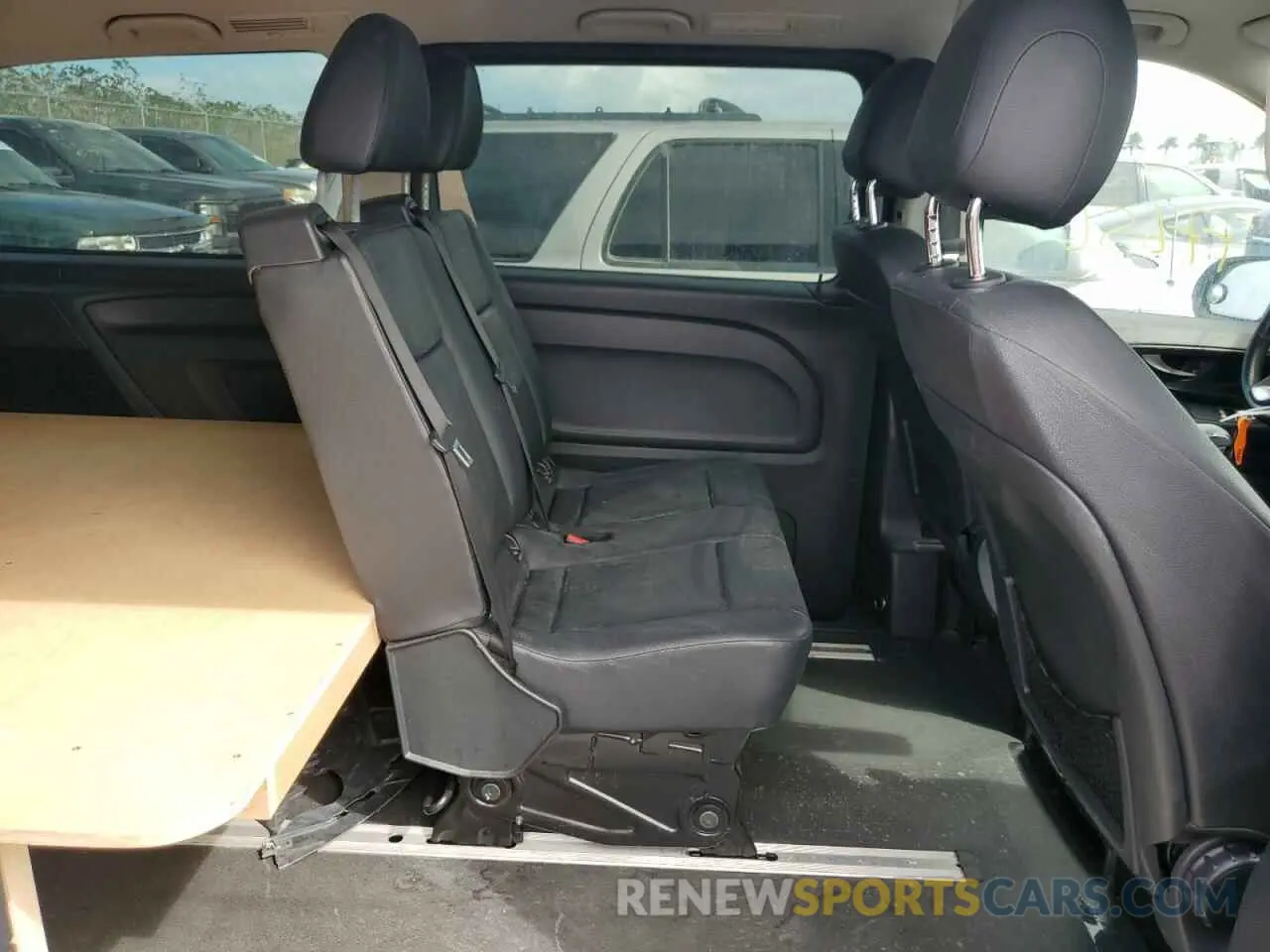 11 Photograph of a damaged car WD4PG2EE7K3519967 MERCEDES-BENZ METRIS 2019