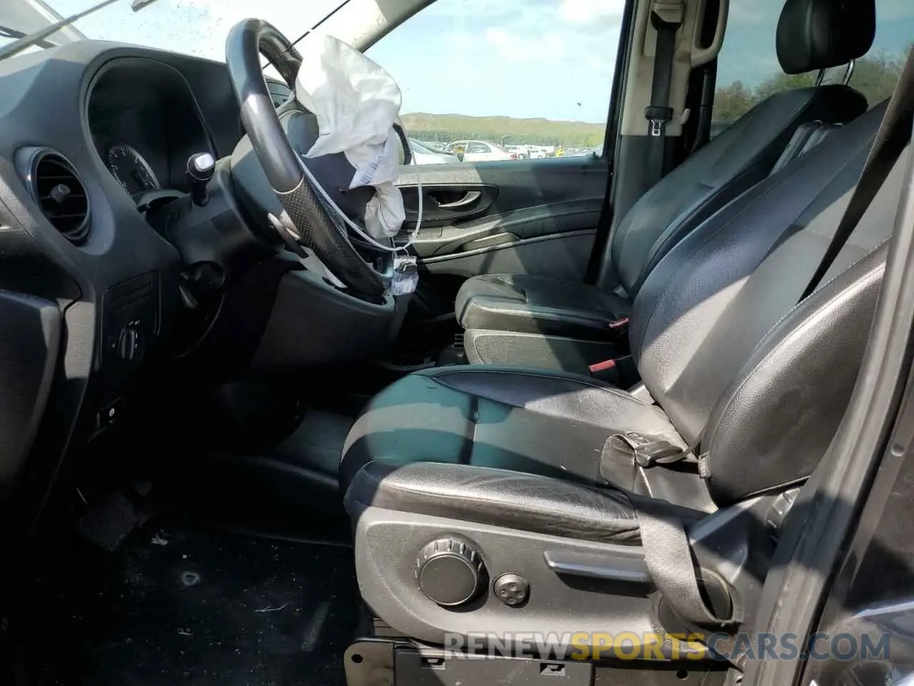7 Photograph of a damaged car WD4PG2EE8K3517788 MERCEDES-BENZ METRIS 2019