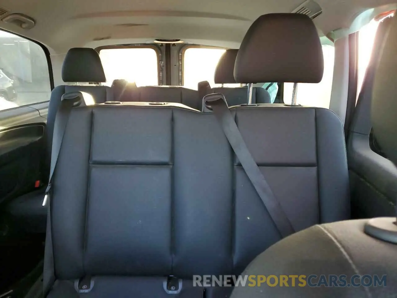 10 Photograph of a damaged car WD4PG2EE8K3522294 MERCEDES-BENZ METRIS 2019