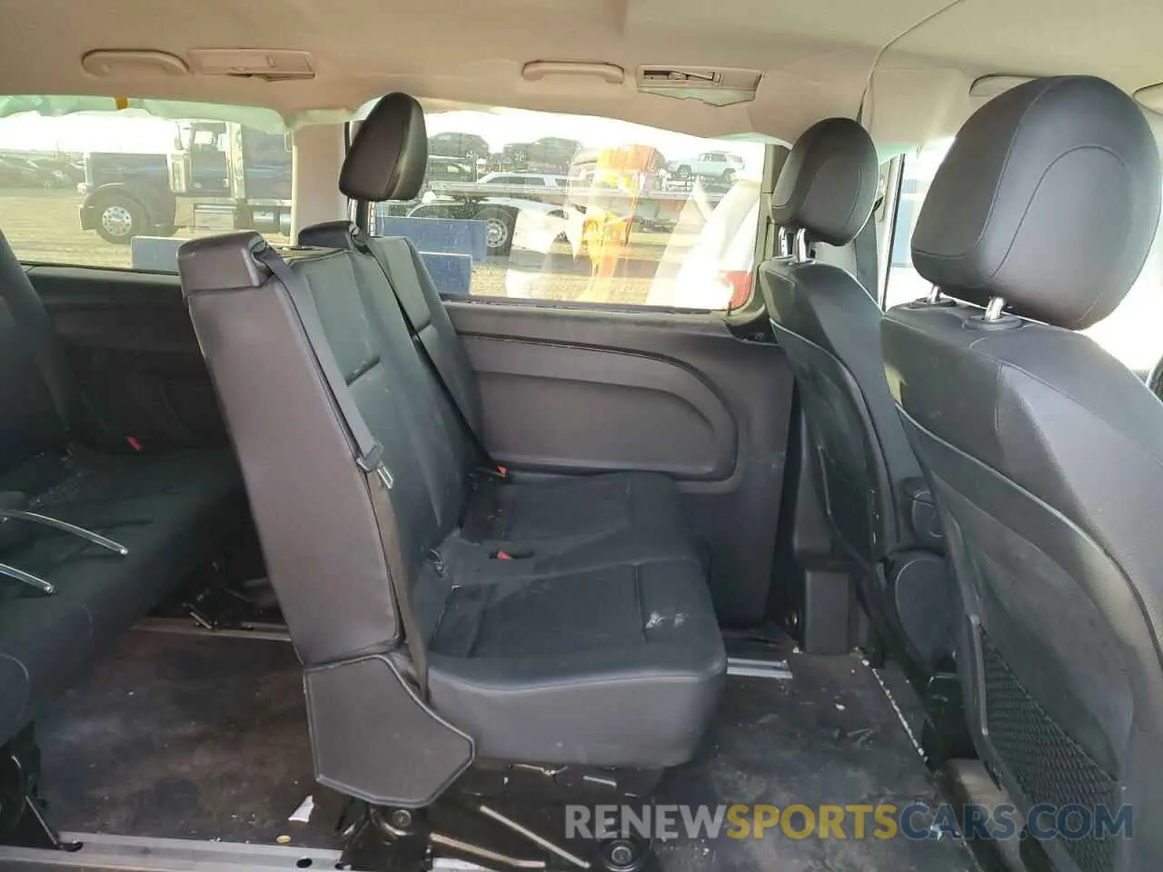11 Photograph of a damaged car WD4PG2EE8K3522294 MERCEDES-BENZ METRIS 2019