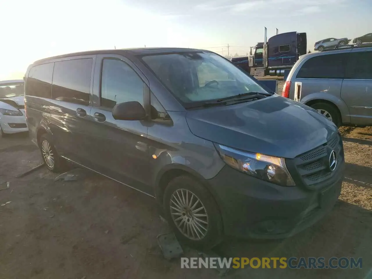 4 Photograph of a damaged car WD4PG2EE8K3522294 MERCEDES-BENZ METRIS 2019