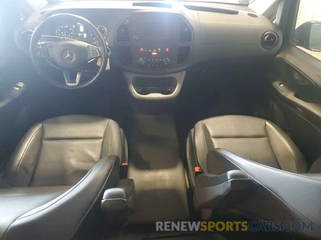 8 Photograph of a damaged car W1WV0FEY1L3755527 MERCEDES-BENZ METRIS 2020